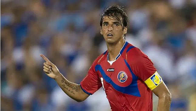 Bryan Ruíz en un partido con su selección | MEXSPORT