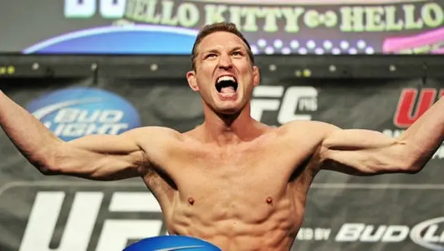 Peleador de la UFC es arrestado por conflicto en un bar