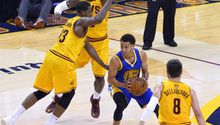 Warriors apalea a Cavs e iguala la serie