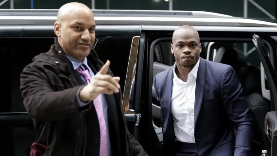 Rechazan apelación de Adrian Peterson y seguirá suspendido