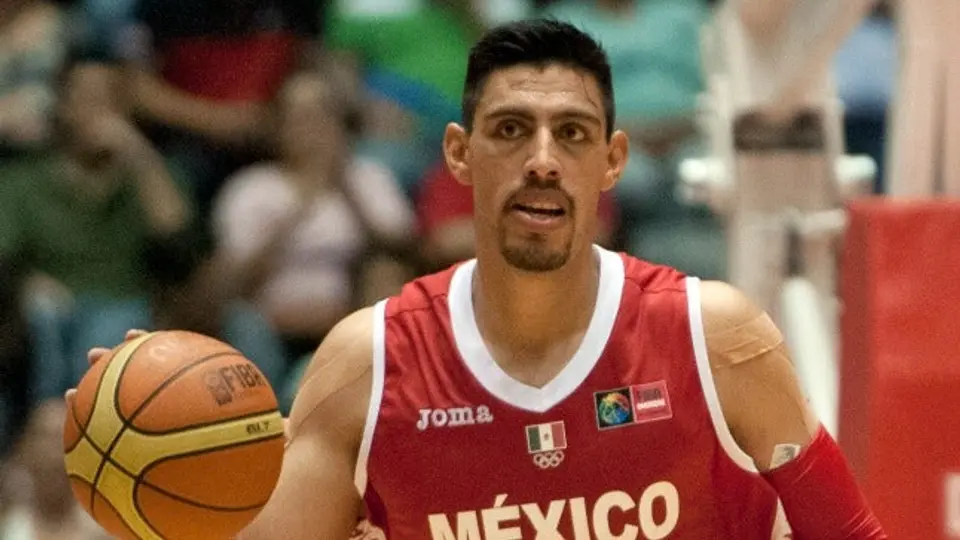 Ayón no tiene ofertas de equipos de la NBA