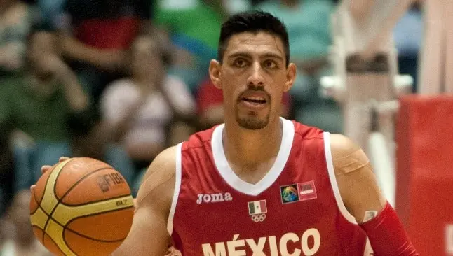 Ayón no tiene ofertas de equipos de la NBA