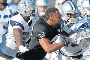 Jugador de Dallas que golpeó a aficionado, sin sanción