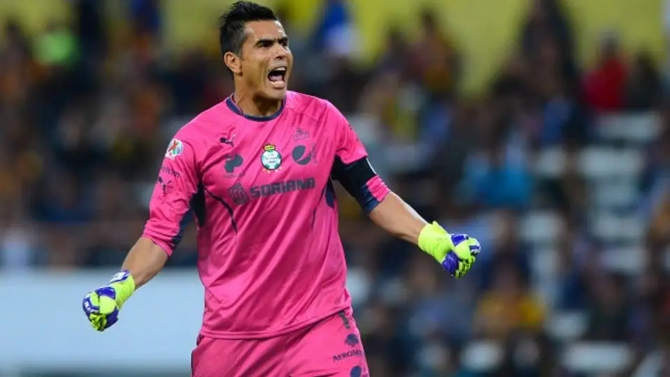 Santos buscaría reemplazo de Oswaldo Sánchez