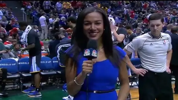 Cachan a árbitro viendo trasero de una reportera en la NBA