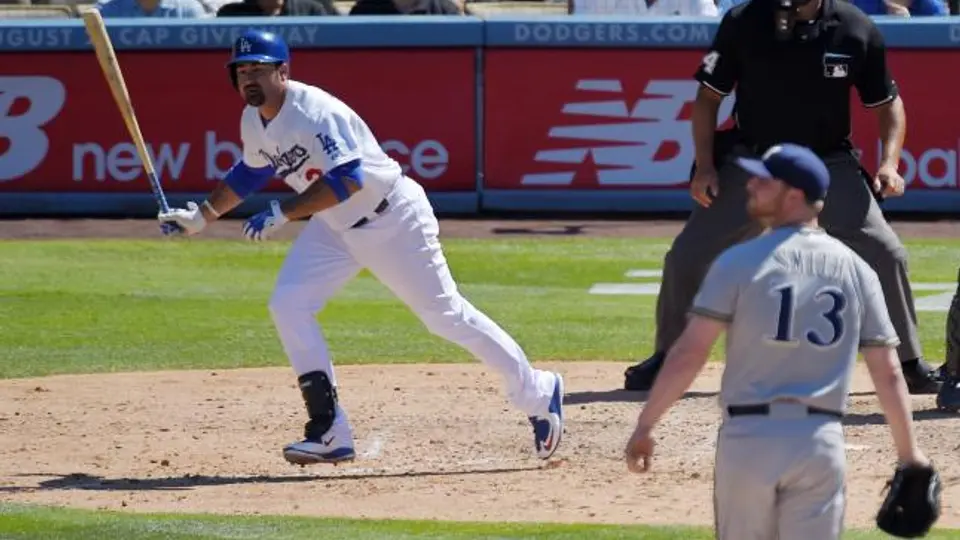 Con cuadrangular, Adrián González impulsa triunfo de Dodgers