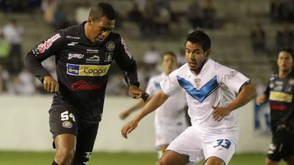 Roberto Nurse denuncia racismo en Twitter