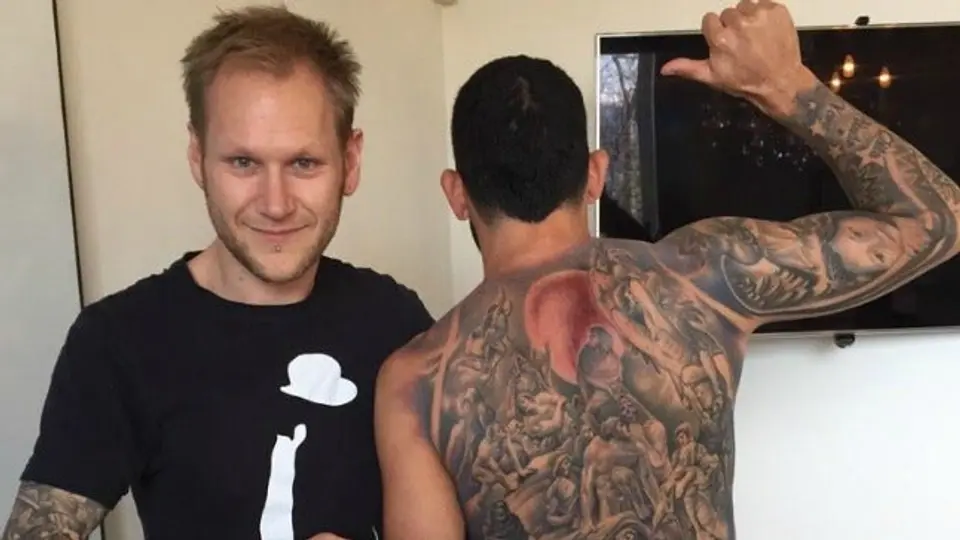 Tévez presume su espectacular tatuaje