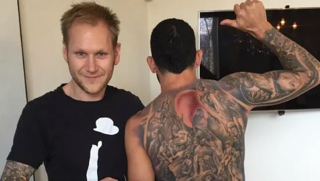 Tévez presume su espectacular tatuaje