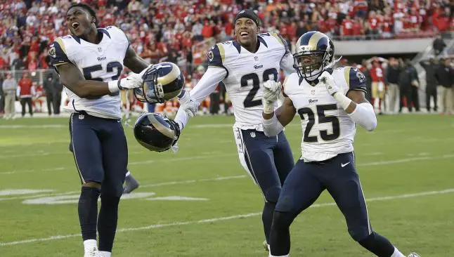 Carneros sorprende y le pega los 49ers