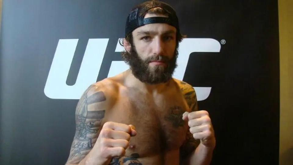 Michael Chiesa buscará volver a la victoria frente a Mitch Clarke