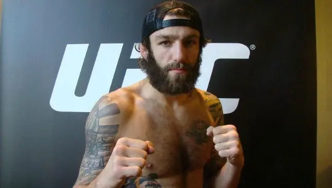 Michael Chiesa buscará volver a la victoria frente a Mitch Clarke