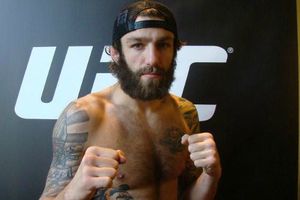 Michael Chiesa buscará volver a la victoria frente a Mitch Clarke