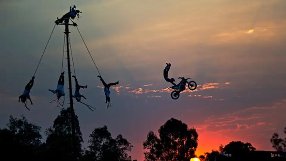 X-Fighters se convirtieron en los 'riders de Papantla'