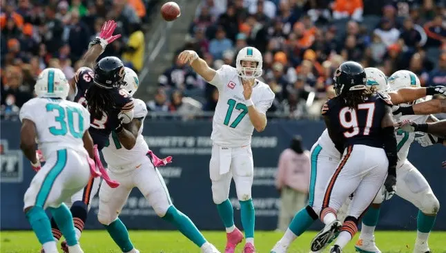 Tannehill guía victoria de Miami sobre Chicago