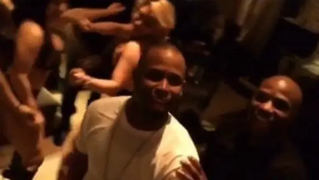 Mayweather celebra San Valentín con strippers