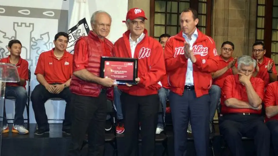 Miguel Ángel Mancera recibe a los Diablos Rojos del México