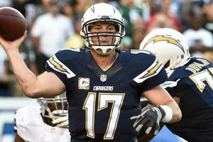 Cargadores derrota a los Raiders pero no luce en casa