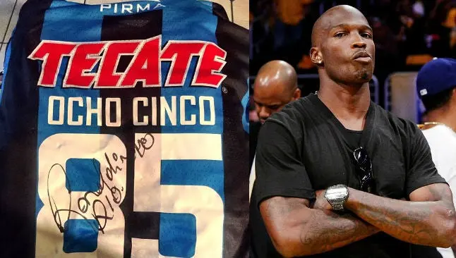 Ochocinco presume regalo de Ronaldinho