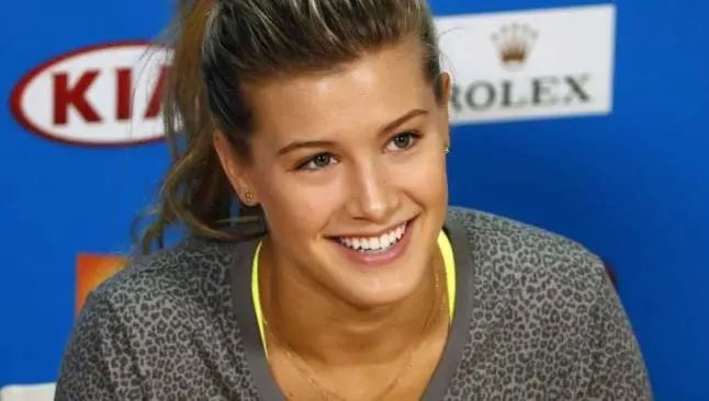 Eugenie Bouchard 'trollea' a fan que le pidió una cita