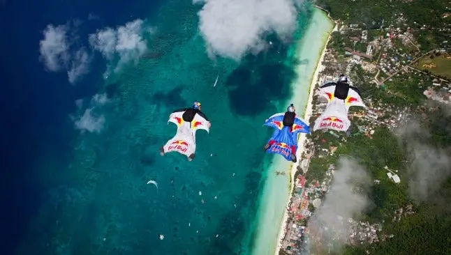'Miles Above', lo mejor de descensos en traje aéreo