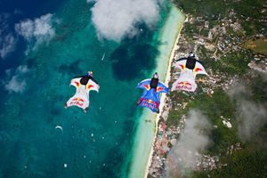 'Miles Above', lo mejor de descensos en traje aéreo