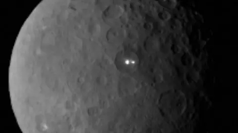NASA descubre luces desconocidas en planeta enano