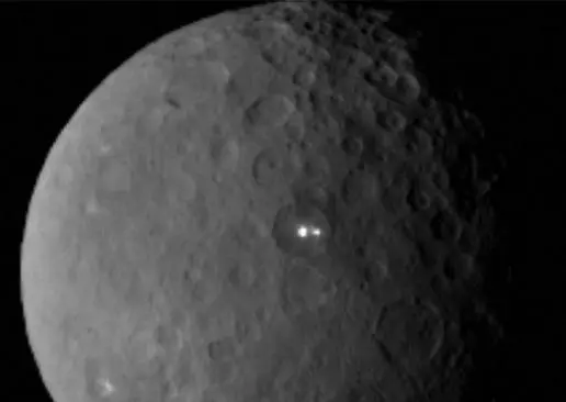 NASA descubre luces desconocidas en planeta enano