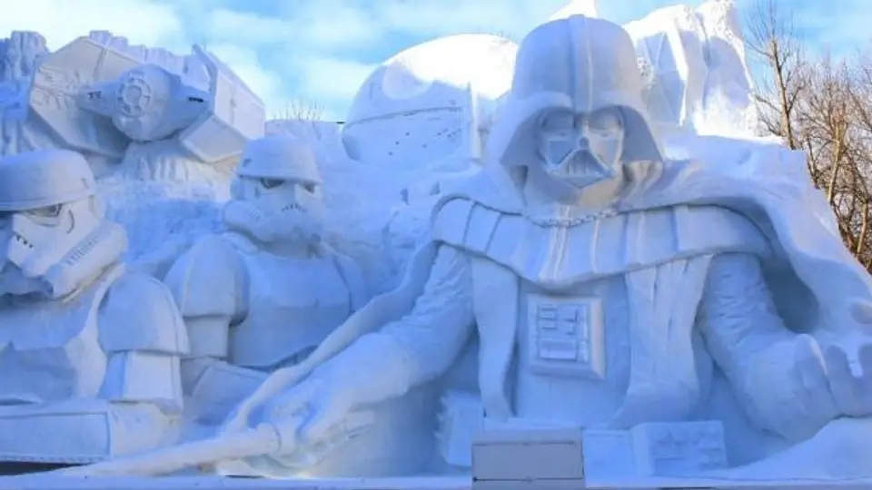 Realizan esculturas gigantes de nieve de Star Wars