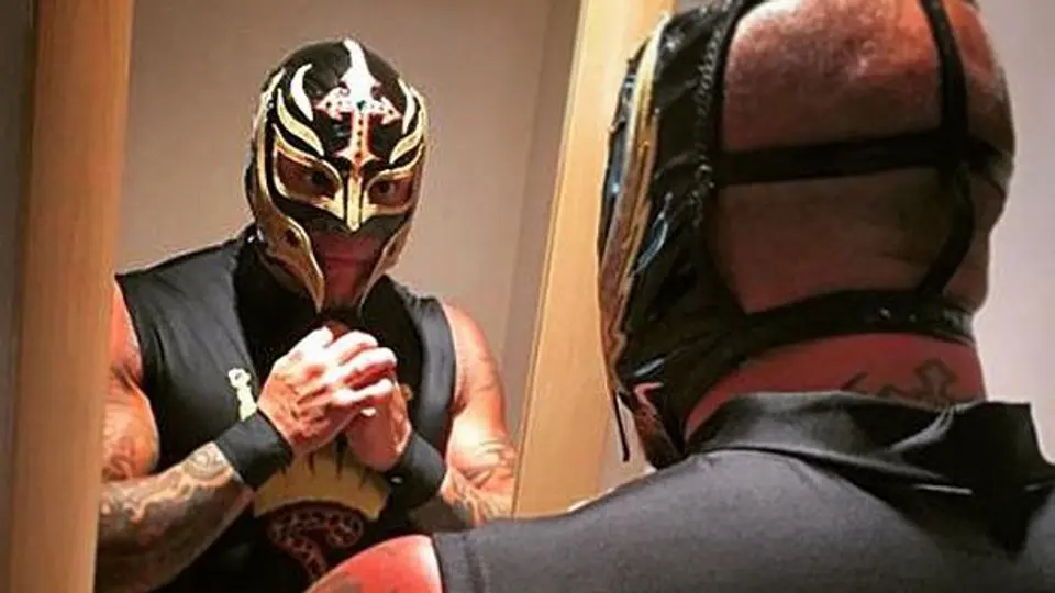 Rey Mysterio seguirá luchando y rendirá homenaje al Perrito