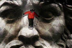 Esquiador combina su pasión por el deporte y el arte