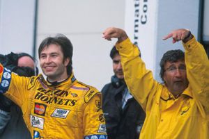 Ex piloto de F1 ahora conduce una carroza fúnebre