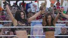 Paige y AJ se llevan el duelo de bellezas