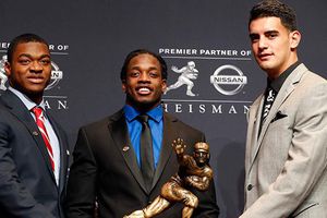 Marcus Mariota se lleva el trofeo Heisman
