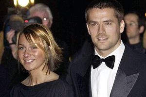 Owen le pide sexo a su esposa por Twitter