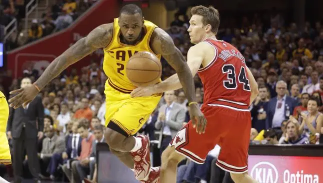 Cavaliers remontan serie al derrotar a los Bulls
