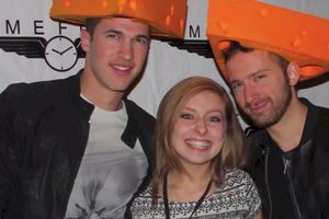 La mejor broma navideña: en lugar de multa recibe boleto de avión y concierto