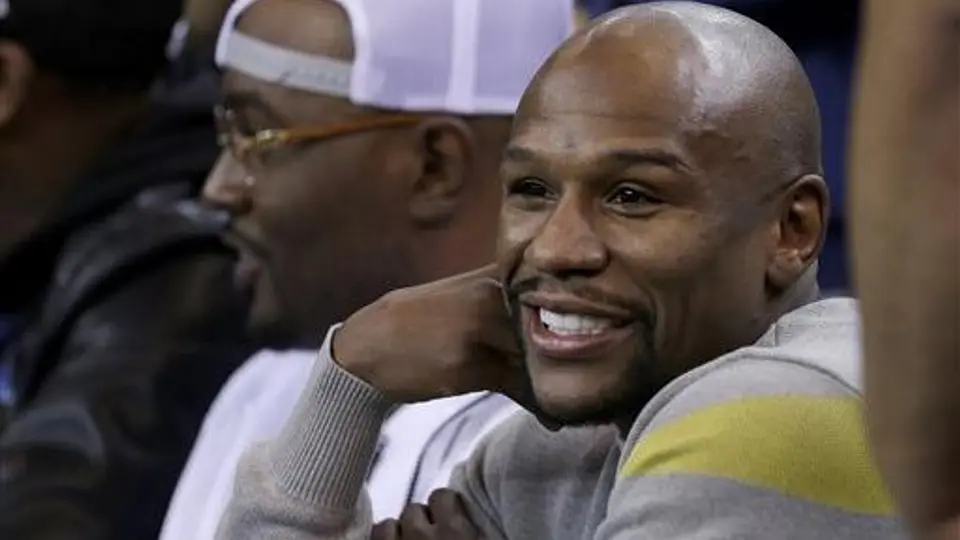 Mayweather Jr., abucheado en los Playoffs de la NBA