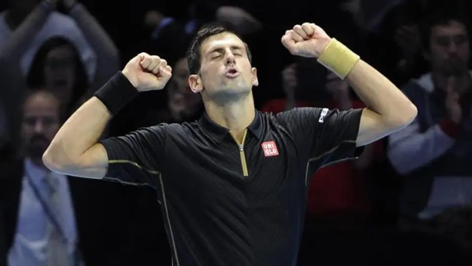 Djokovic pasa a 'Semis' del Masters y asegura cima del ranking