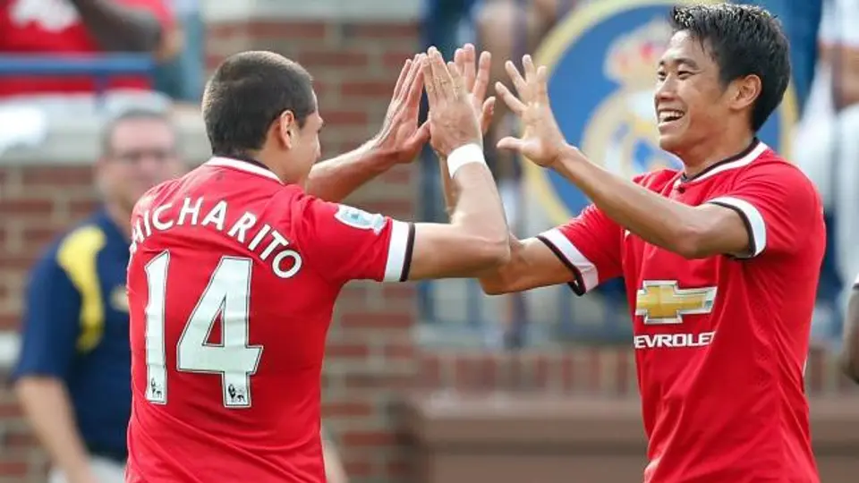 Chicharito estaría entre los 'cortados' de Van Gaal