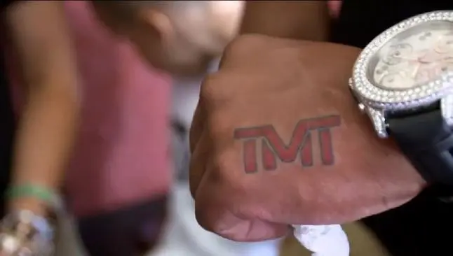 Se tatúan para mostrar su lealtad a Mayweather
