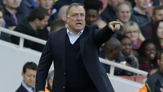 Dick Advocaat da indicaciones en juego del Sunderland | AP