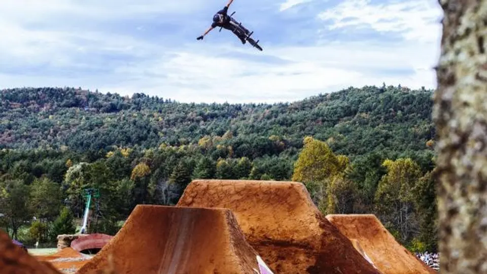 Checa las maniobras más espectaculares del BMX