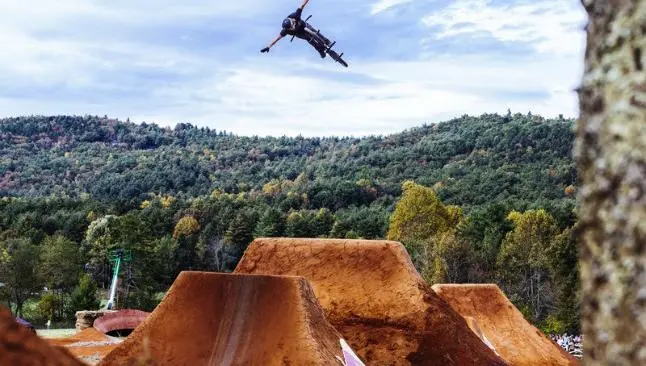 Checa las maniobras más espectaculares del BMX