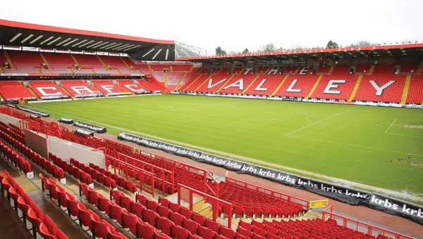Pareja tiene sexo a mitad de cancha del Charlton Athletic