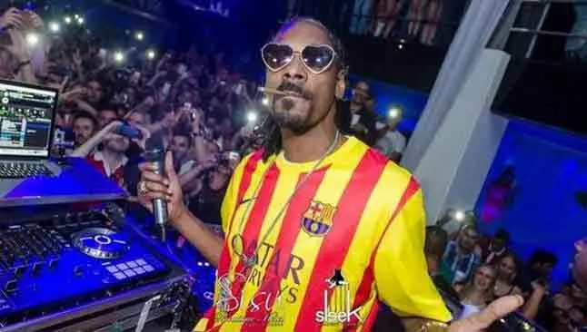 Snoop Dogg rapea con la camiseta del Barça