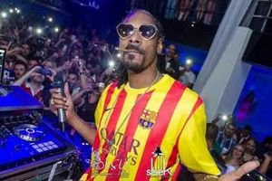 Snoop Dogg rapea con la camiseta del Barça