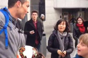 Cristiano se disfraza para sorprender a niño en Madrid