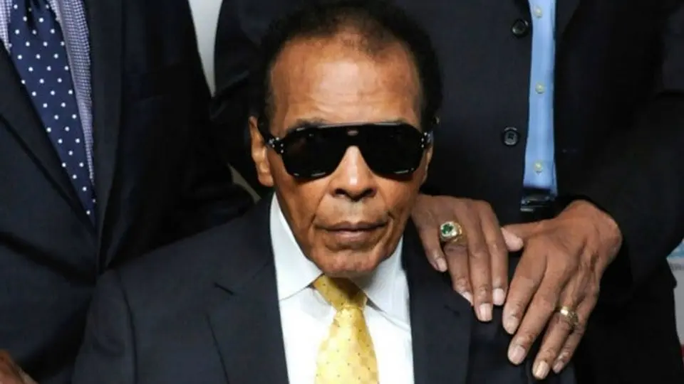 Muhammad Ali experimenta mejoría tras ser hospitalizado