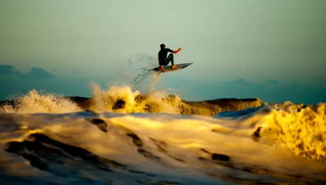 Espectaculares fotos de surf en temporada de huracanes